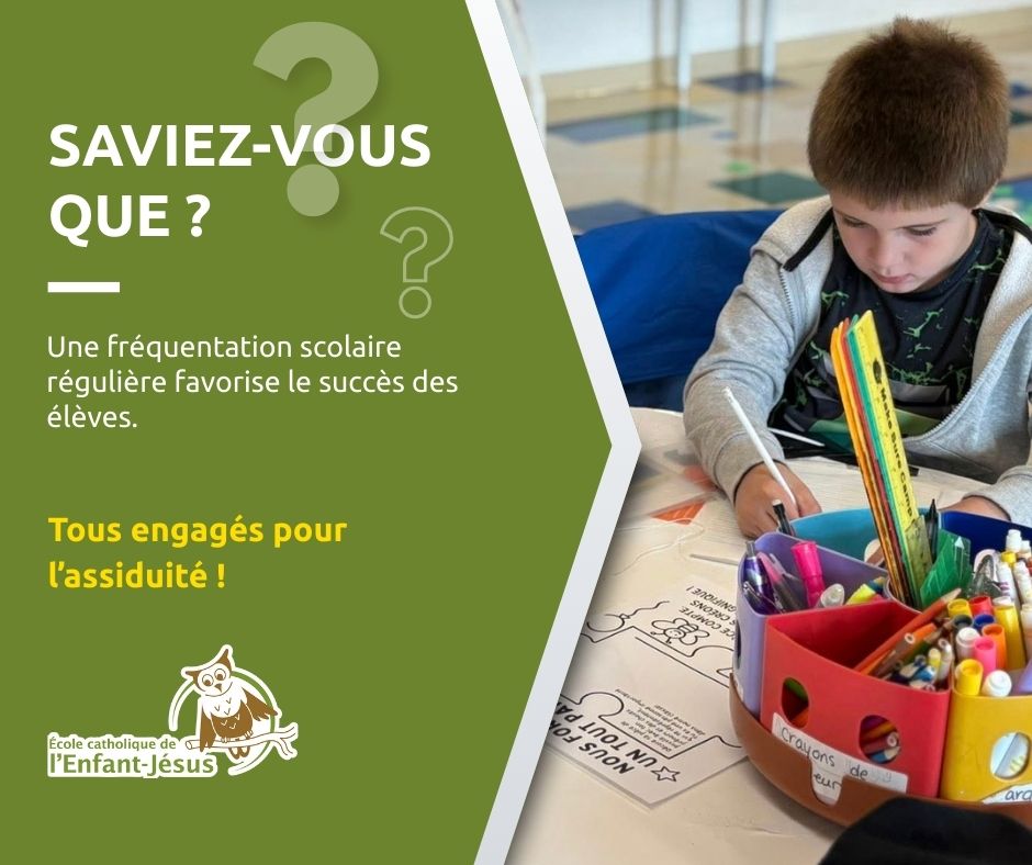 élève de l'école de l'enfant jésus entrain de travailler dans une salle de classe